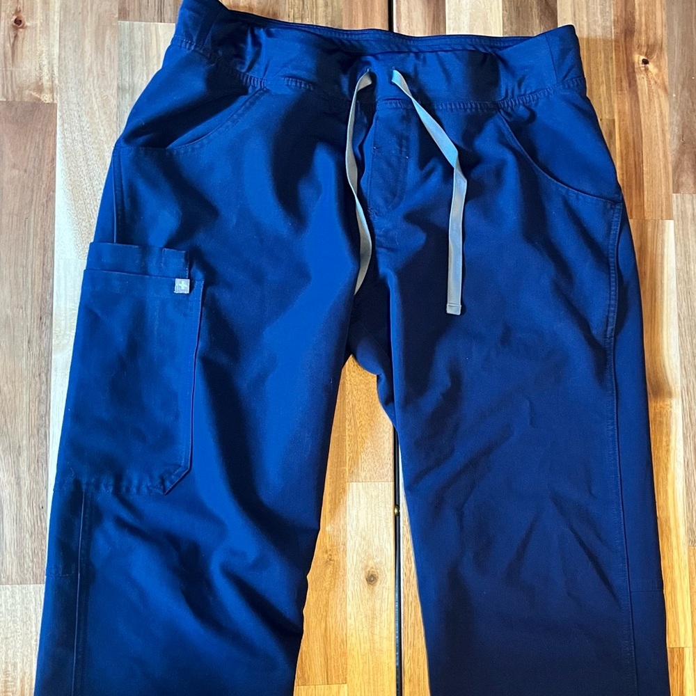 Figs navy cargo scrubs pants MEDIUM TALL
